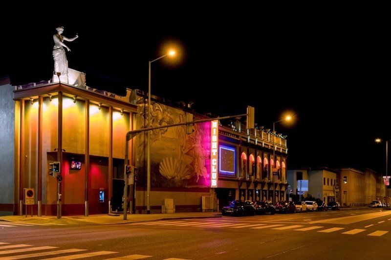 Tinere frumoase +18 ani