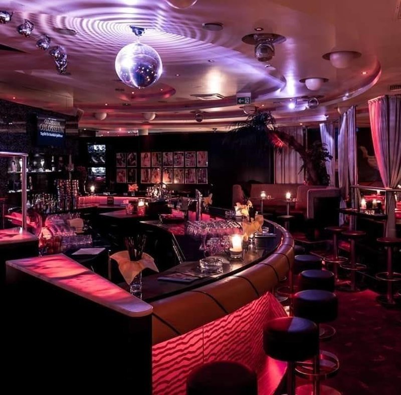 Tinere frumoase +18 ani