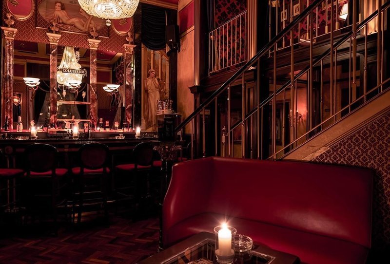 Tinere frumoase +18 ani